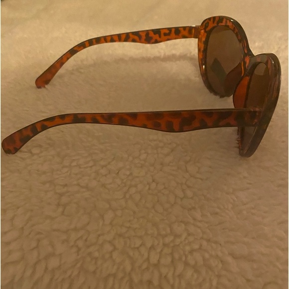 NEW TORTOISE SUNGLASSES - Picture 2 of 2